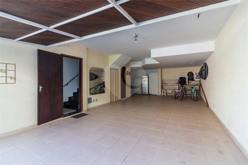 Casa à venda com 3 quartos, sendo 2 suítes,  no condomínio Sagres, São Paulo - SP