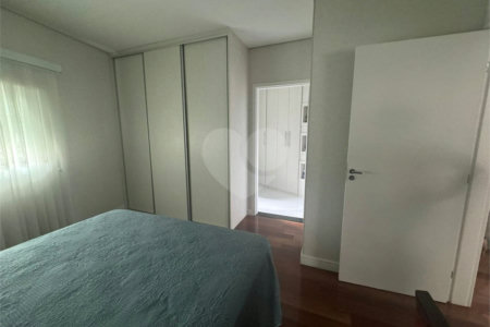Sobrado à venda com 5 quartos, sendo 3 suítes, em Vila Nivi, São Paulo, SP