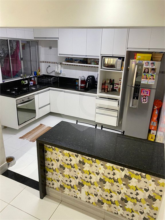 Casa à venda com 3 quartos, sendo 2 suítes, no condomínio Ibarra, São Paulo - SP