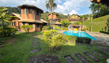 Casa à venda com 3 quartos, sendo 1 suíte,  no condomínio Alpes da Cantareira, Mairiporã - SP