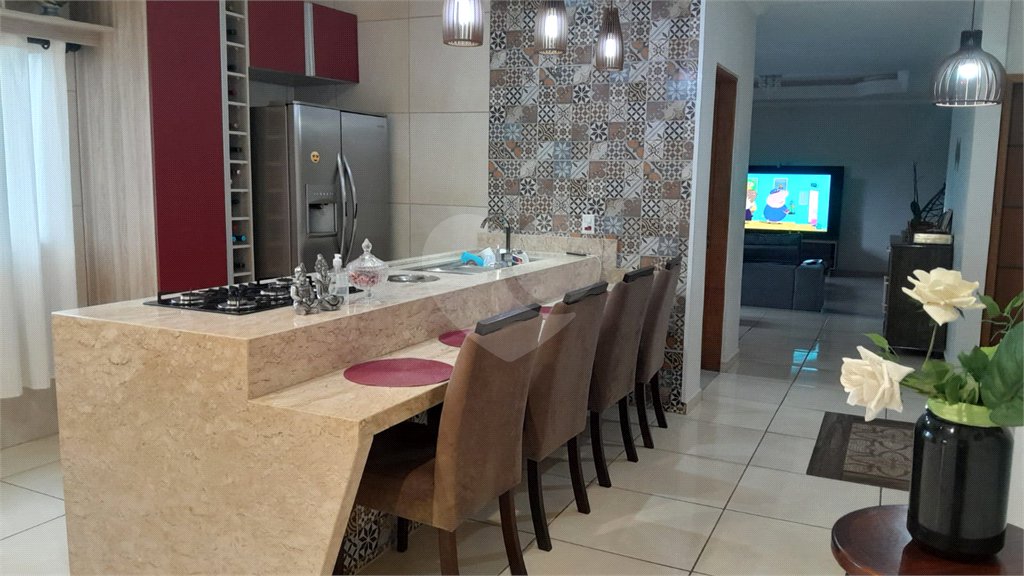 Chácara em Área Rural de Piracaia, com casa principal + 4 kitnets alugadas, excelente localização