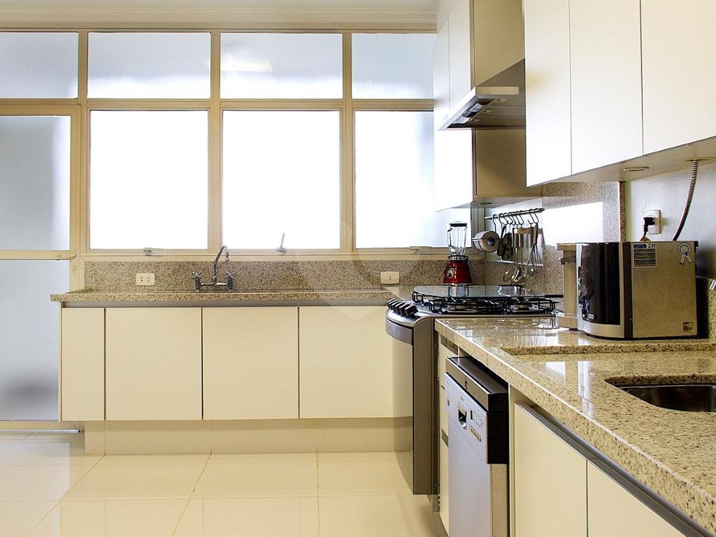 Apartamento à venda com 3 quartos, sendo 2 suítes, em Alto da Boa Vista, São Paulo, SP