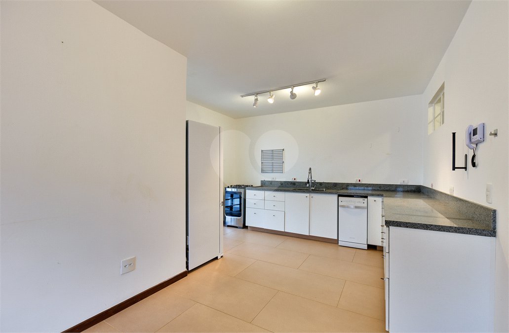 Casa para alugar com 5 quartos, sendo 3 suítes,  em Chácara Monte Alegre, São Paulo, SP
