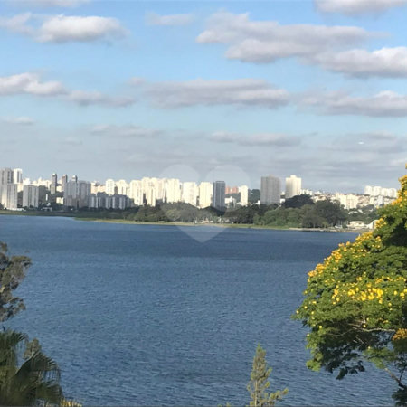 Casa à venda com 4 quartos, sendo 1 suíte, em Guarapiranga, São Paulo, SP