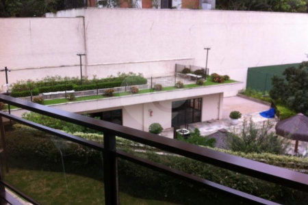 Apartamento à venda com 4 suítes em Real Parque, São Paulo, SP