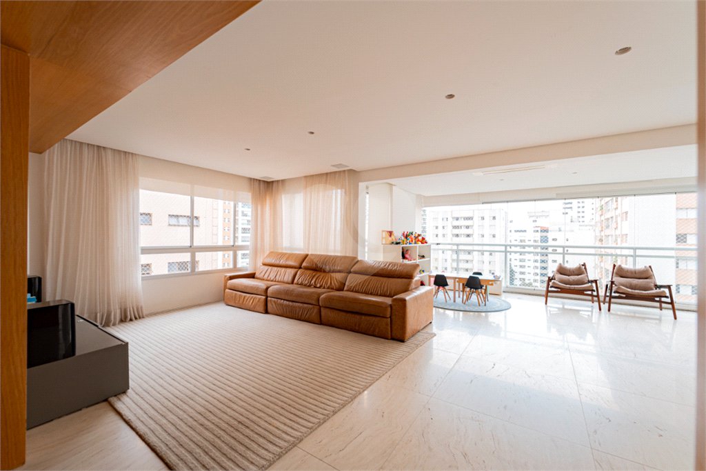 Apartamento à venda com 3 suítes em Campo Belo, São Paulo, SP