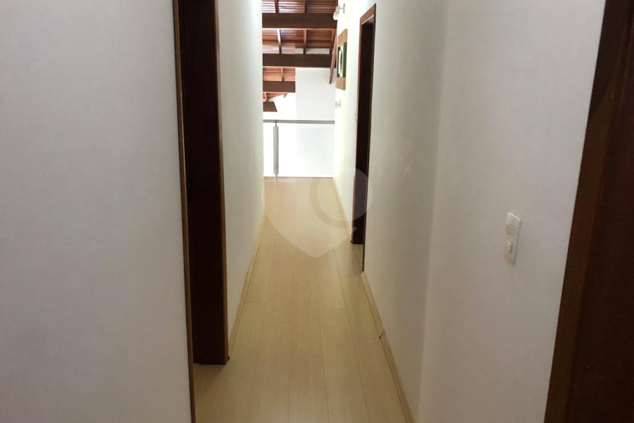 Casa à venda com 3 quartos, sendo 1 suíte, no condomínio Parque Suiça, Caieiras - SP