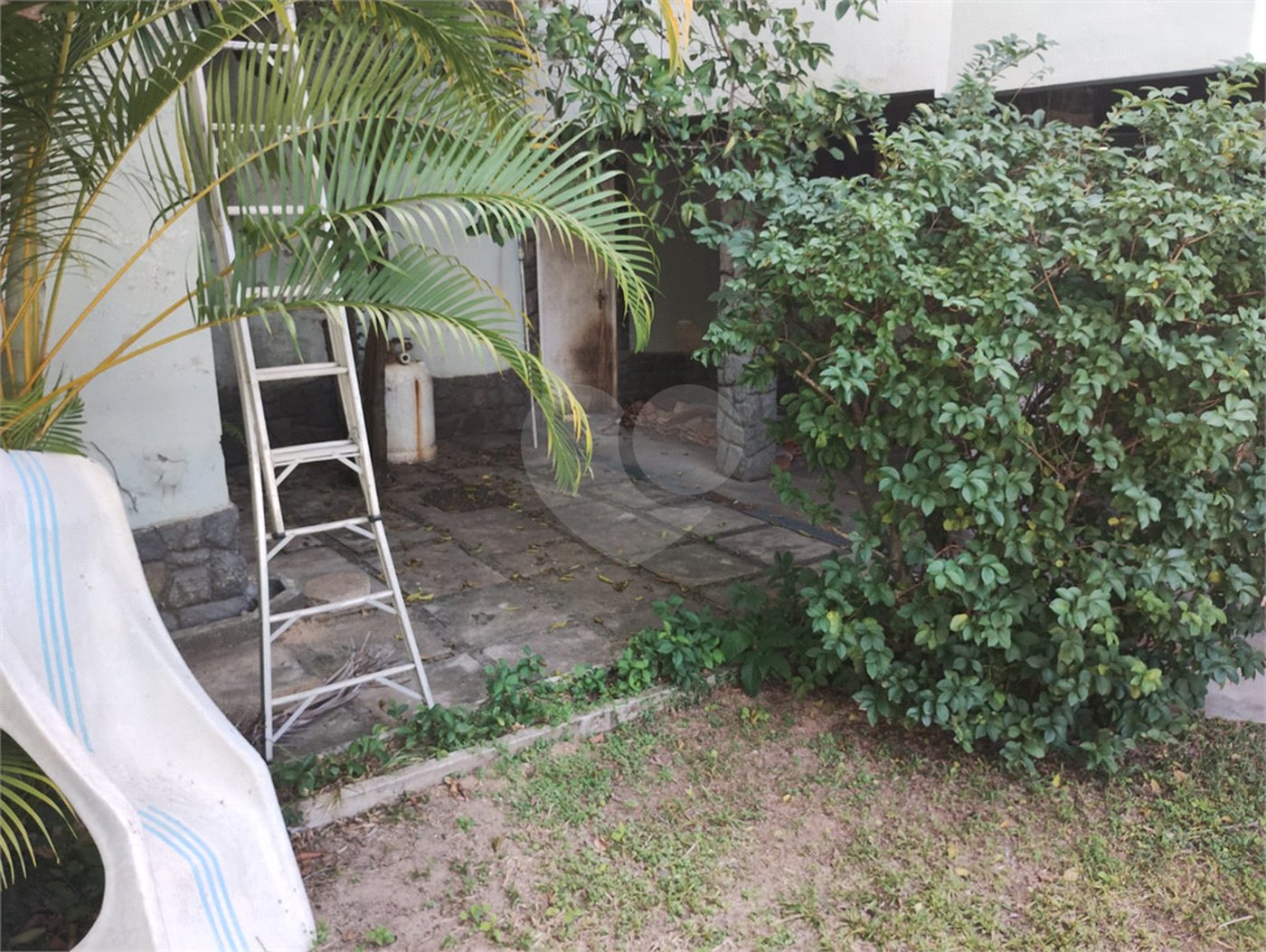 Casa à venda com 5 quartos, sendo 3 suítes, no condomínio Vilarejo, Rio de Janeiro - RJ