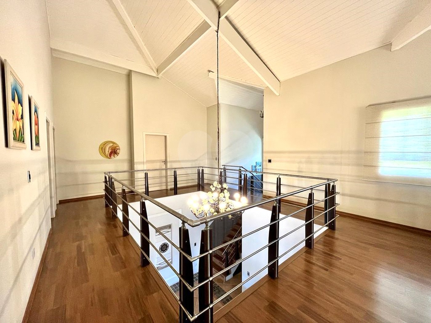 Casa à venda com 5 quartos, sendo 3 suítes, no condomínio Santa Teresa 1, Vinhedo - SP