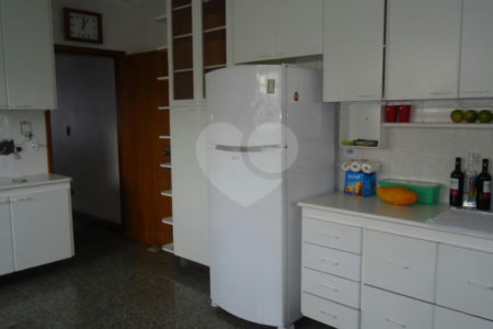 Sobrado à venda com 3 quartos, sendo 1 suíte, em Vila Paulicéia, São Paulo, SP
