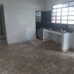 Casa térrea com 2 dormitórios.