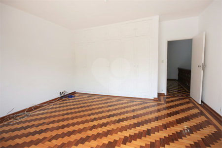 Sobrado à venda com 4 quartos, sendo 2 suítes,  em Alto da Boa Vista, São Paulo, SP