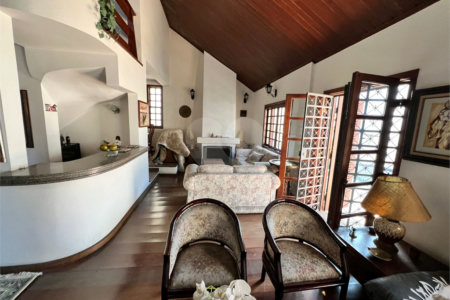 Casa à venda com 4 quartos, sendo 3 suítes, em Chácara Monte Alegre, São Paulo, SP