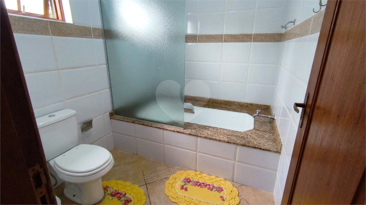 Chácara à venda com 4 quartos, sendo 1 suíte,  em Vale San Fernando, Itapetininga, SP