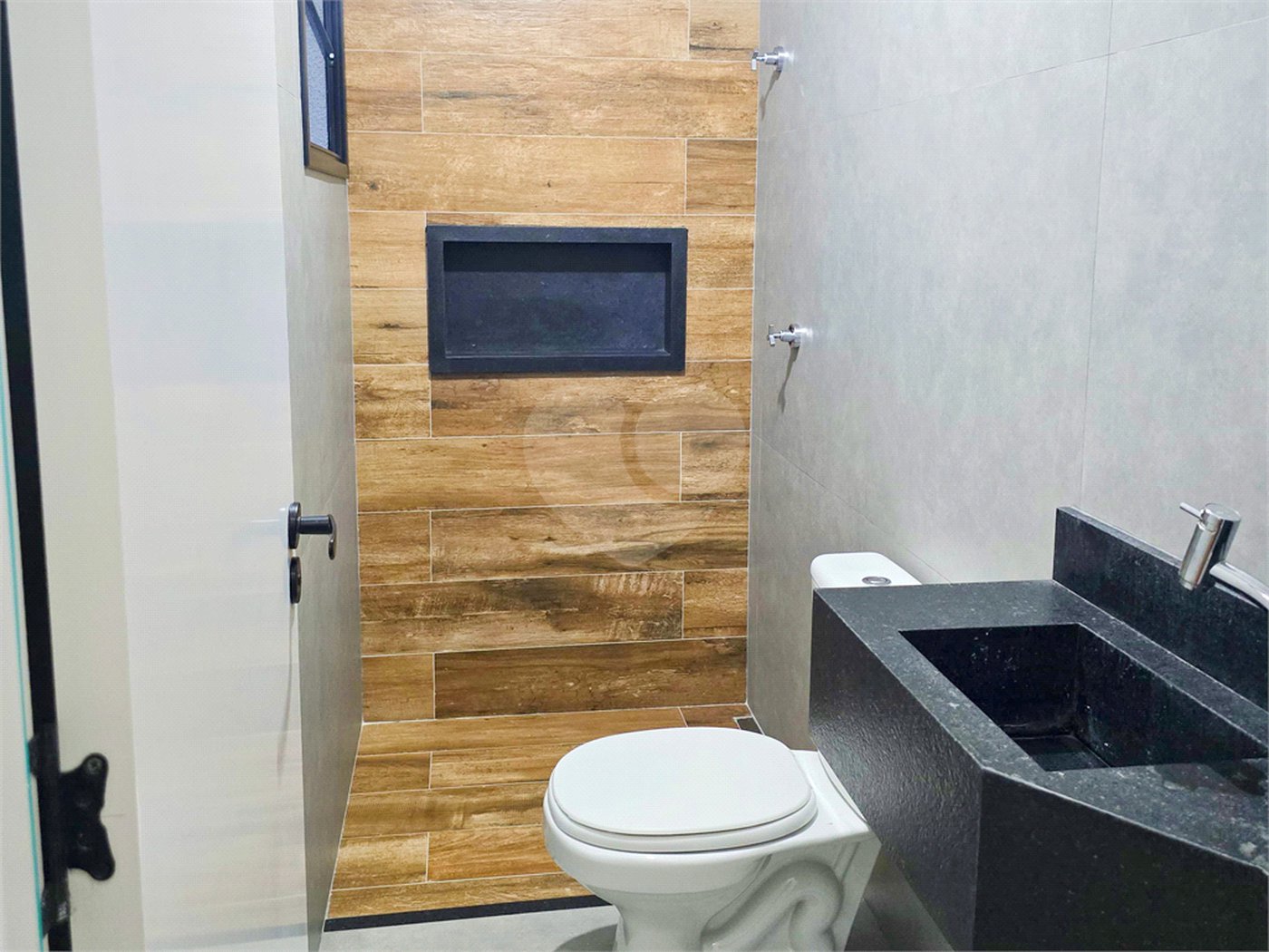 Sobrado à venda com 4 quartos, sendo 2 suítes,  em Vila Monumento, São Paulo, SP