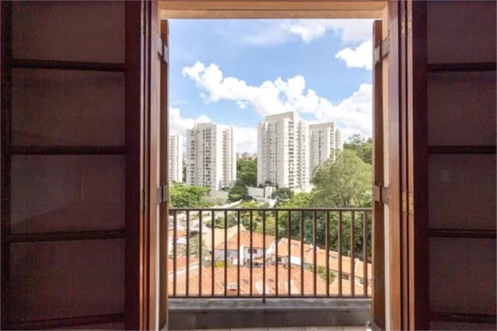 Sobrado à venda com 4 quartos em Jardim das Vertentes, São Paulo, SP