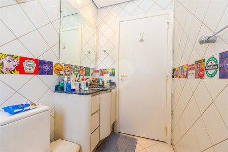 Casa à venda com 4 quartos, sendo 3 suítes, em Interlagos, São Paulo, SP
