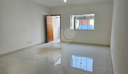 Sobrado à venda com 3 quartos, sendo 1 suíte,  em Vila Romero, São Paulo, SP