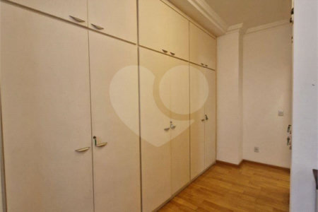 Casa à venda com 4 suítes no condomínio Estância Marambaia, Vinhedo - SP