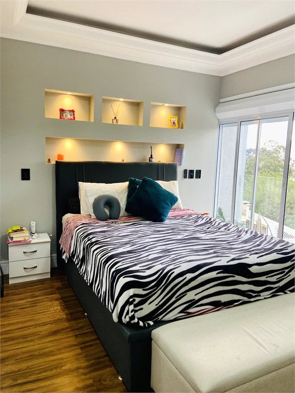 Casa à venda com 3 suítes em Jardim Londrina, São Paulo, SP