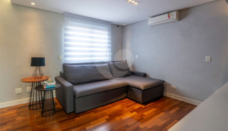 Casa à venda com 4 quartos, sendo 2 suítes,  no condomínio Melbourne Residence, São Paulo - SP