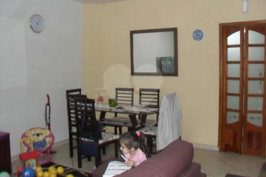 Sobrado à venda com 3 quartos, sendo 1 suíte, em Artur Alvim, São Paulo, SP