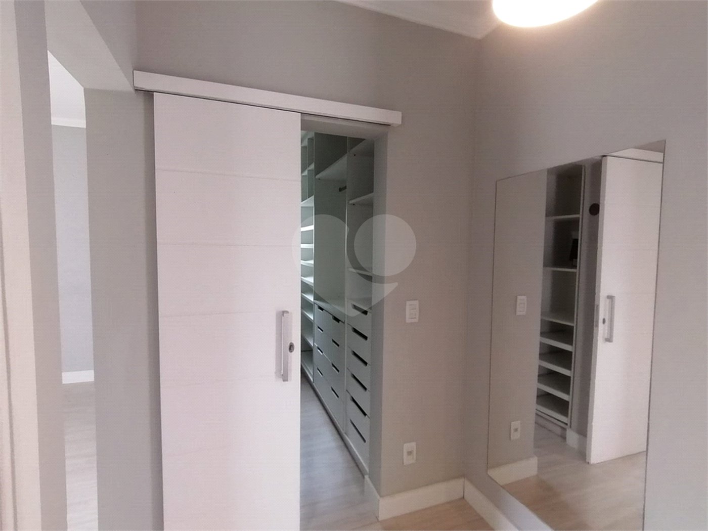 Casa para alugar com 3 quartos, sendo 1 suíte, no condomínio Recanto dos Paturis, Vinhedo - SP