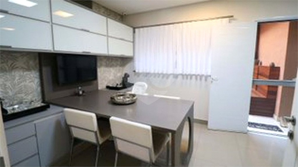 Sobrado à venda com 4 quartos, sendo 3 suítes, em Paraíso do Morumbi, São Paulo, SP