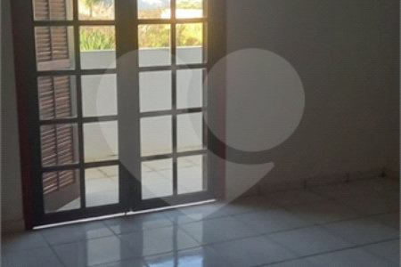 Sobrado à venda com 8 quartos, sendo 2 suítes,  em Vila Suissa, Mogi das Cruzes, SP