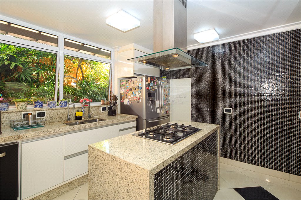 Casa Térrea à venda com 4 quartos, sendo 2 suítes, em Jardim Petrópolis, São Paulo, SP