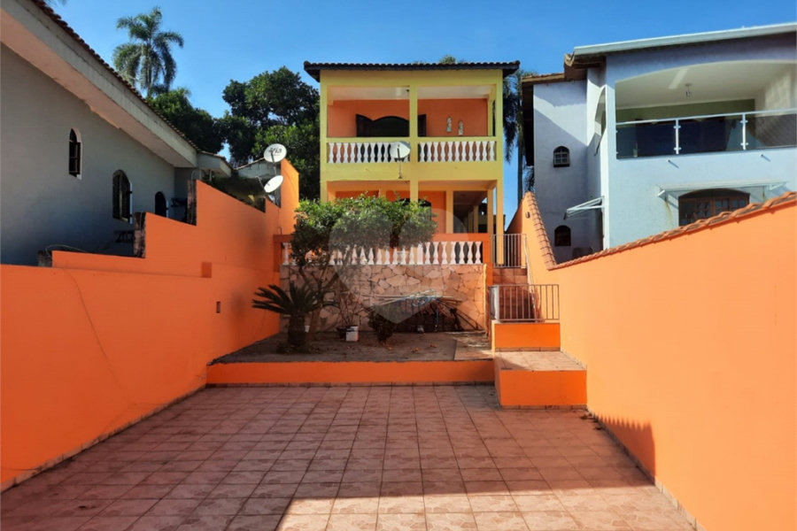 Sobrado à venda com 3 quartos, sendo 1 suíte, em Portal da Primavera, Cotia, SP