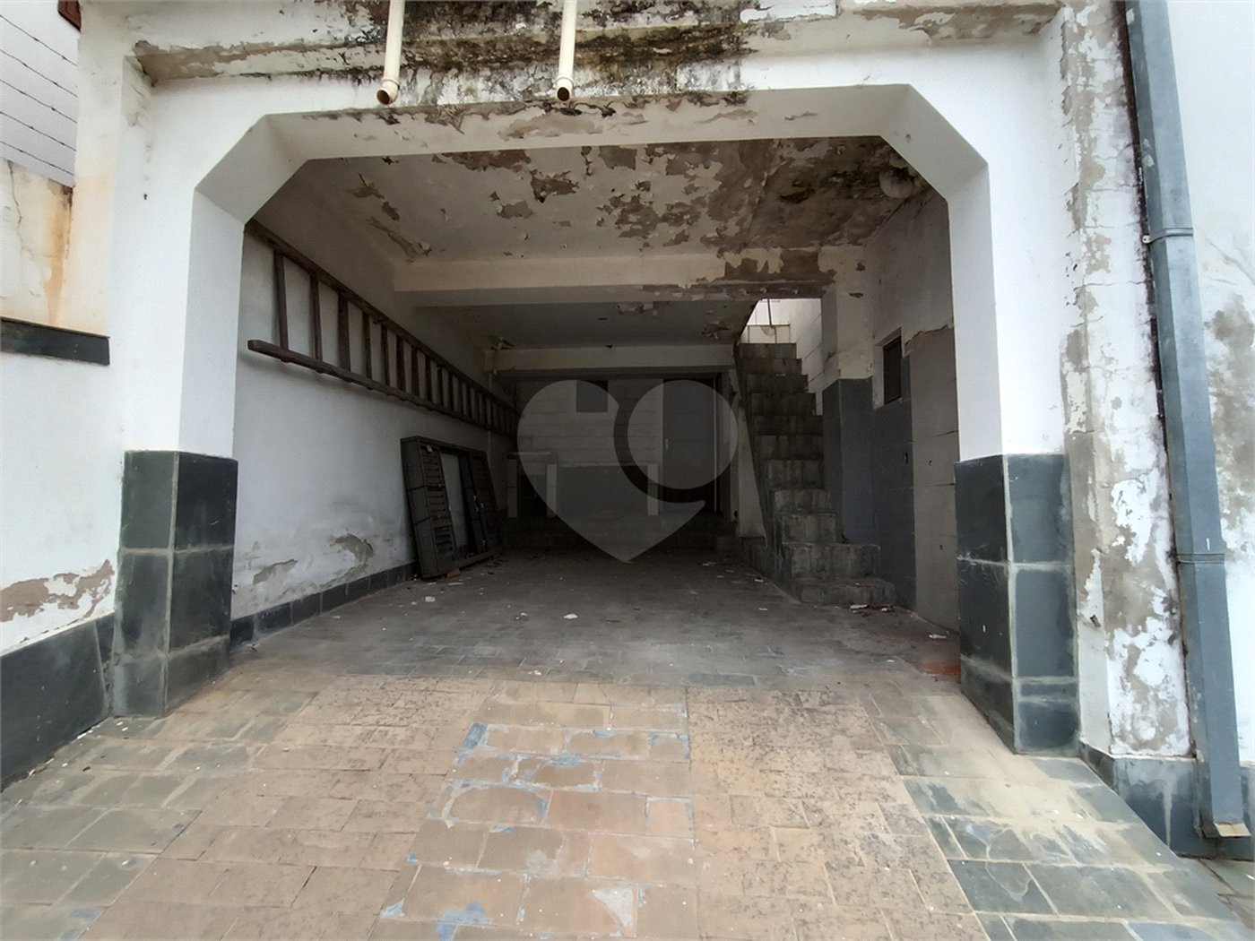 Casa à venda com 4 quartos, sendo 3 suítes, no condomínio Rancho Dirce, Sorocaba - SP