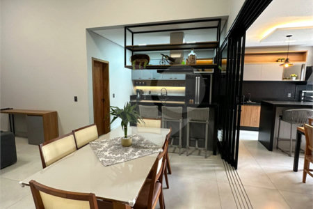 Casa à venda com 3 quartos, sendo 1 suíte, no condomínio Residencial Evidências, Indaiatuba - SP