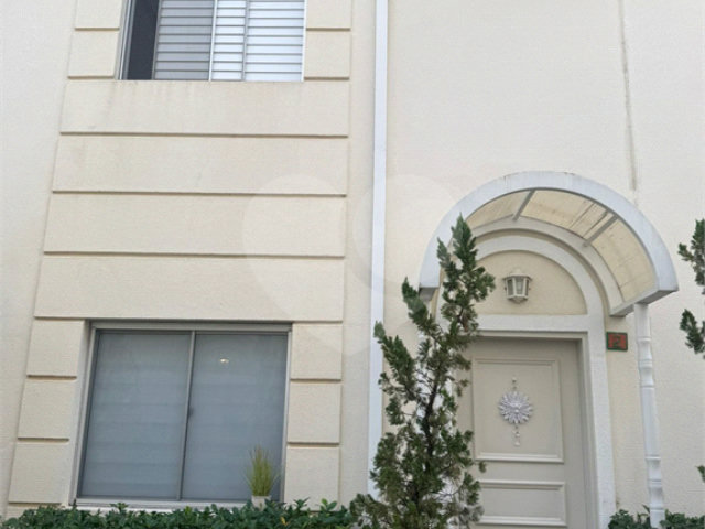 Casa à venda com 3 quartos, sendo 1 suíte,  no condomínio Villas de São Francisco, São Paulo - SP
