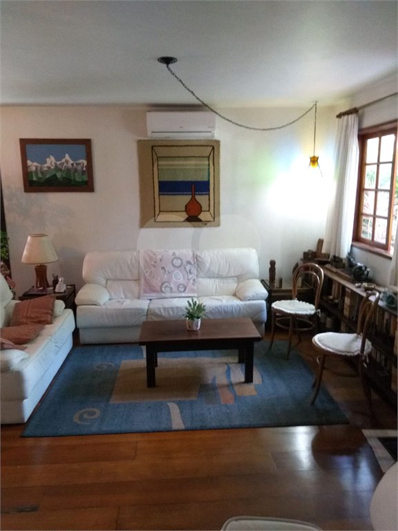 Casa à venda com 4 quartos, sendo 2 suítes, no condomínio Vila Panamericana, São Paulo - SP