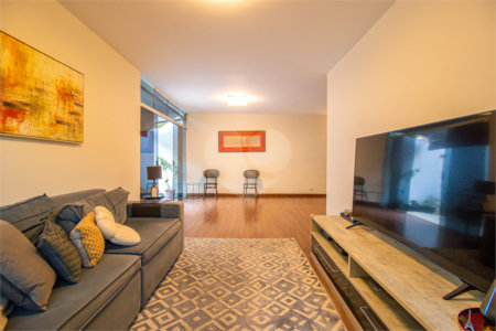 Casa à venda com 3 quartos, sendo 1 suíte, em Alto da Boa Vista, São Paulo, SP