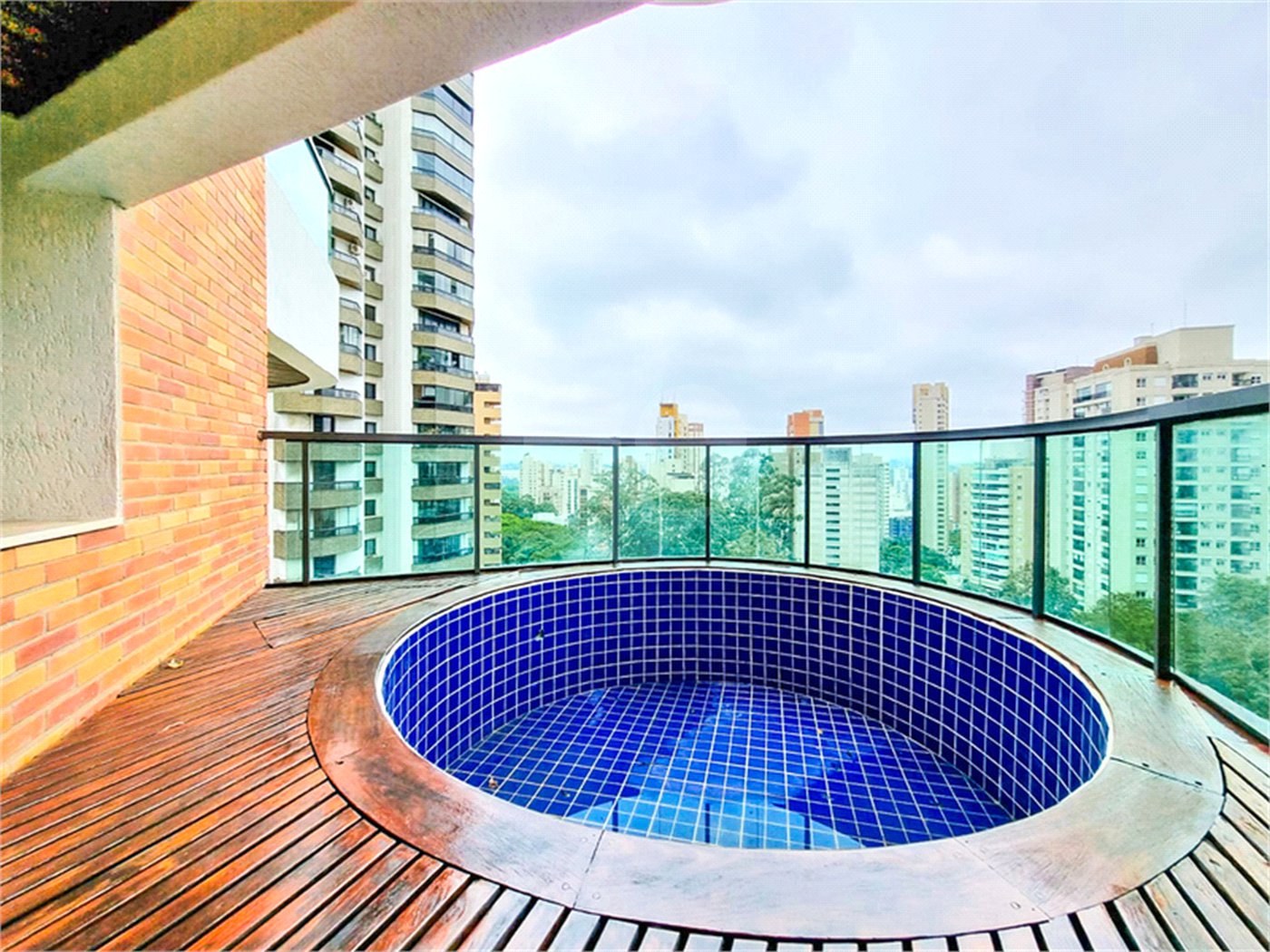 Apartamento à venda com 4 suítes em Vila Suzana, São Paulo, SP