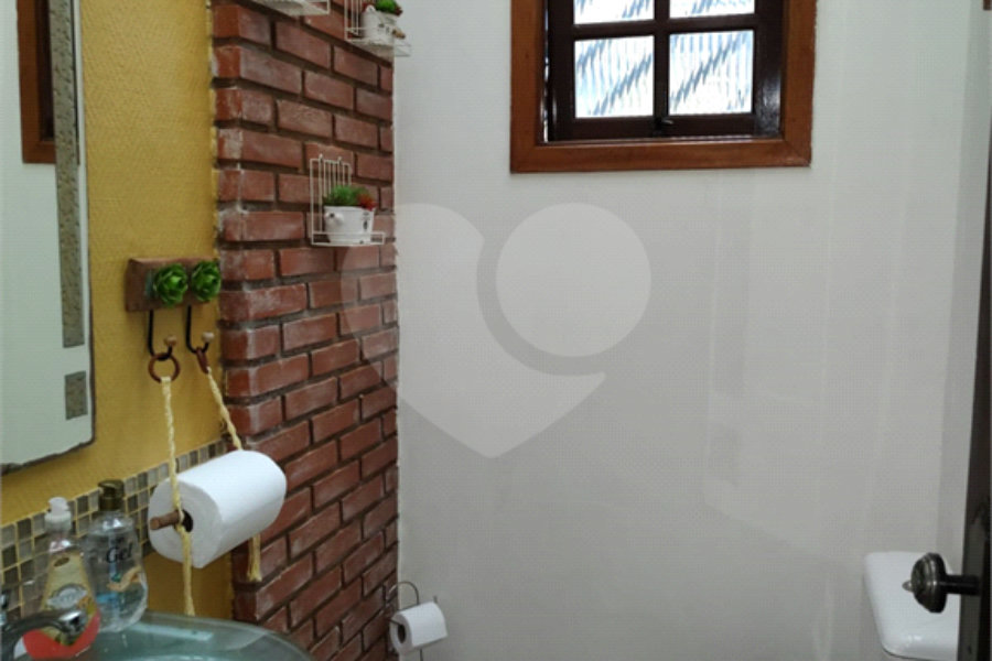 Sobrado à venda com 4 quartos, sendo 1 suíte, em Horto, São Paulo, SP