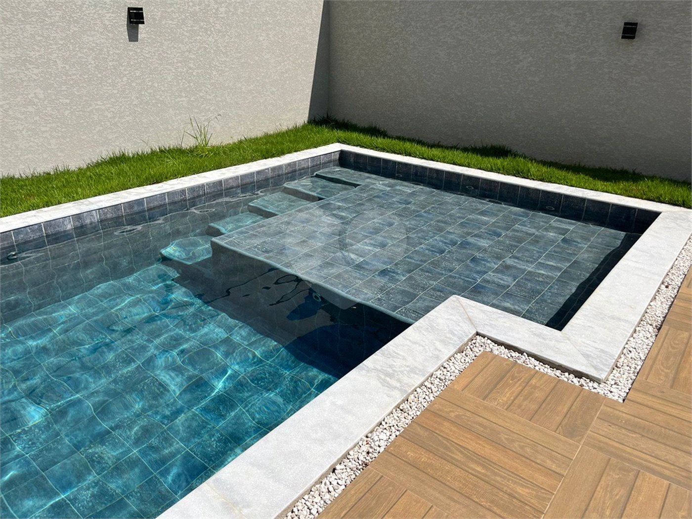 Casa à venda com 4 suítes no condomínio Figueira Garden, Atibaia - SP