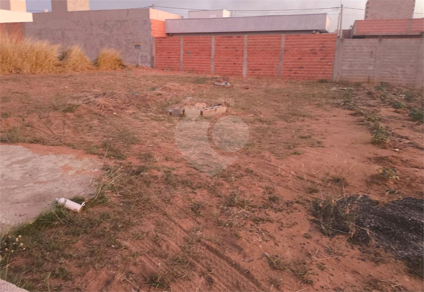 Terreno no Arcoville com 240 m²