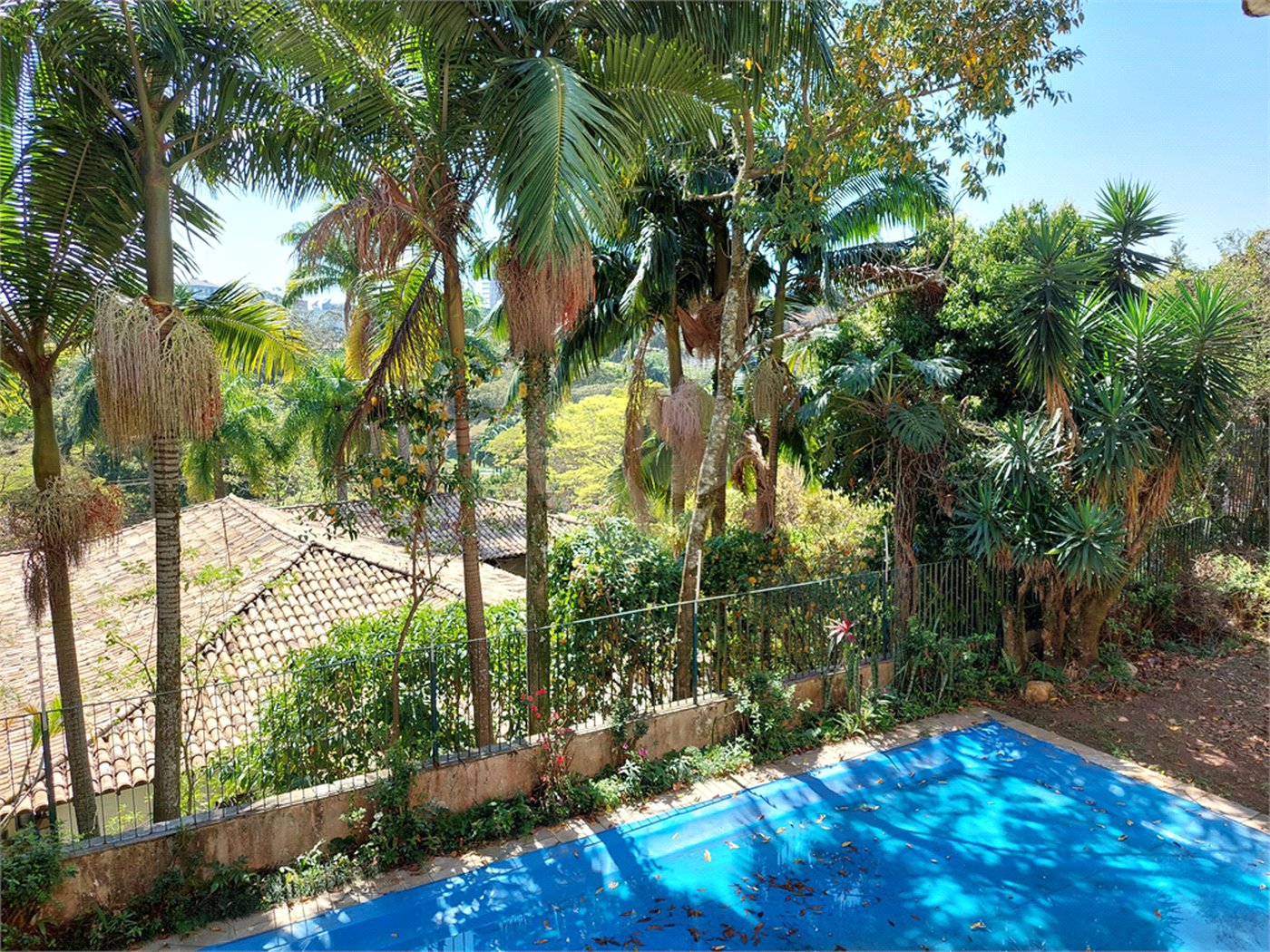 Casa à venda com 3 suítes em Jardim Leonor, São Paulo, SP