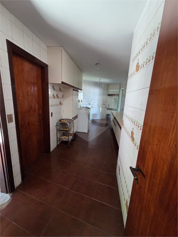 Casa à venda com 4 quartos, sendo 2 suítes, em Cidade São Francisco, São Paulo, SP