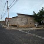 Casa com edícula no Abdelnur.