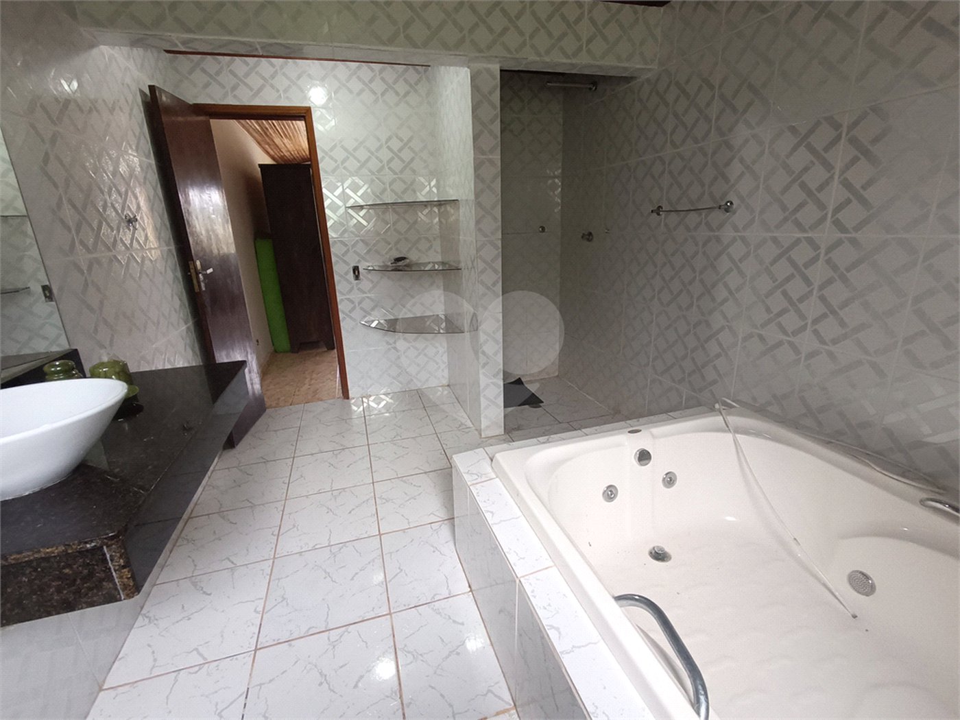 Sítio à venda com 6 quartos, sendo 5 suítes,  em Alto da Serra (mailasqui), São Roque, SP