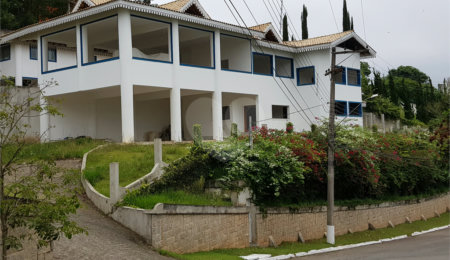 Casa à venda com 4 suítes no condomínio Suíça da Cantareira, Mairiporã - SP