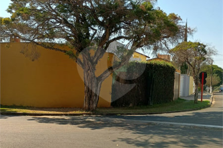 Sobrado com 3 quartos à venda com área gourmet completa e 5 vagas de garagem – Santa Marta - São Carlos/SP
