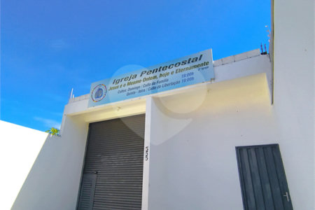 Imóvel disponível para venda com excelente localização e grande potencia, tambèm gerando uma renda passiva todos meses com contrato de aluguel ativo. Salão Comercial Perfeito para quem busca conforto, praticidade e um ótimo investimento