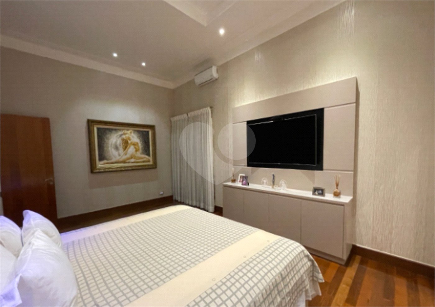 Casa à venda com 4 suítes no condomínio Halvétia Country Residencial, Indaiatuba - SP