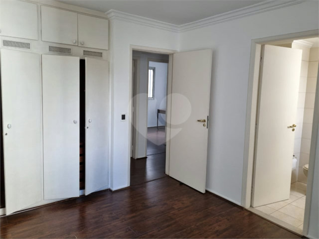 Apartamento à venda ou para alugar com 3 quartos, sendo 1 suíte,  em Moema, São Paulo, SP