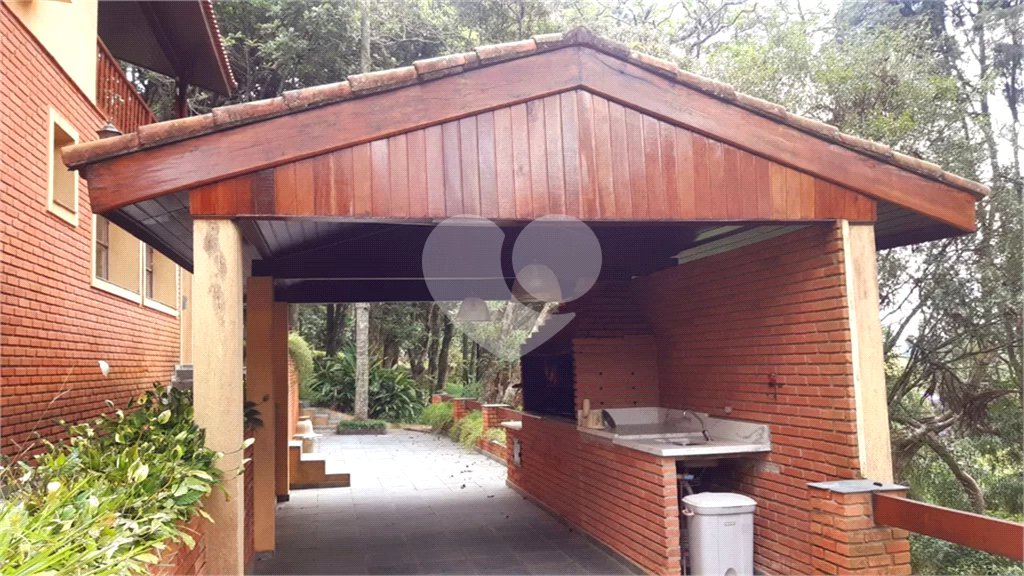 Casa à venda com 3 quartos, sendo 1 suíte, no condomínio Jardim da Monntanha II, Mairiporã - SP